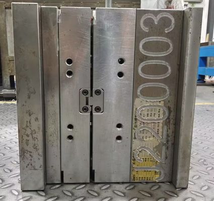 Прицельные части высокой точности инжекционного метода литья точности ворот пластиковые отливают в форму